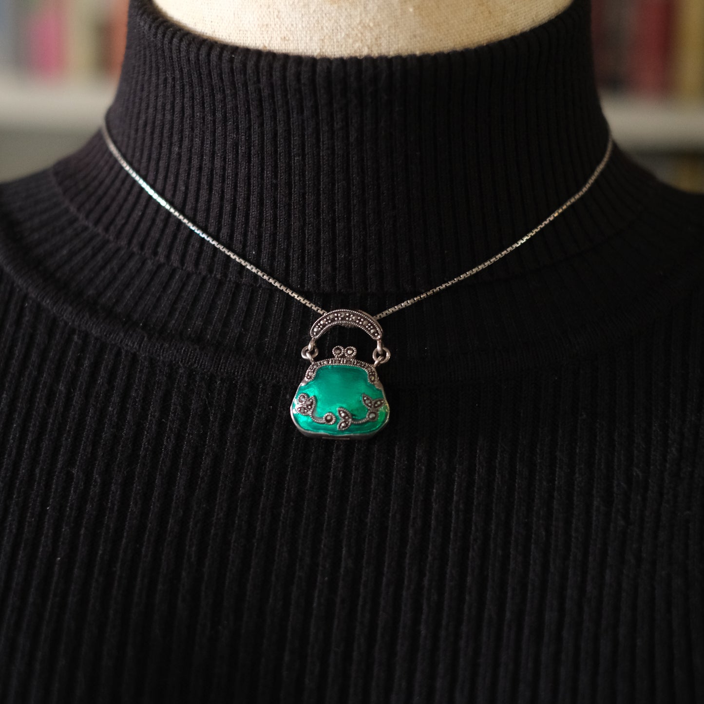 ❤️ Green Enamel Purse Pendant Victorian Style 925 Sterling Silver (Openable)