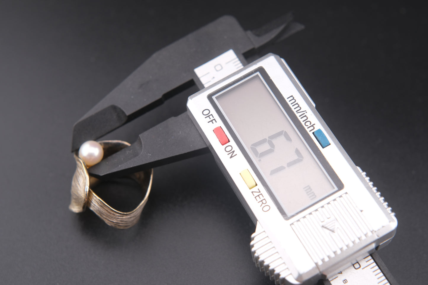 Vintage SHINJI Japan Adjustable Ring – Sculptural Silver Shell with Pearl Accent