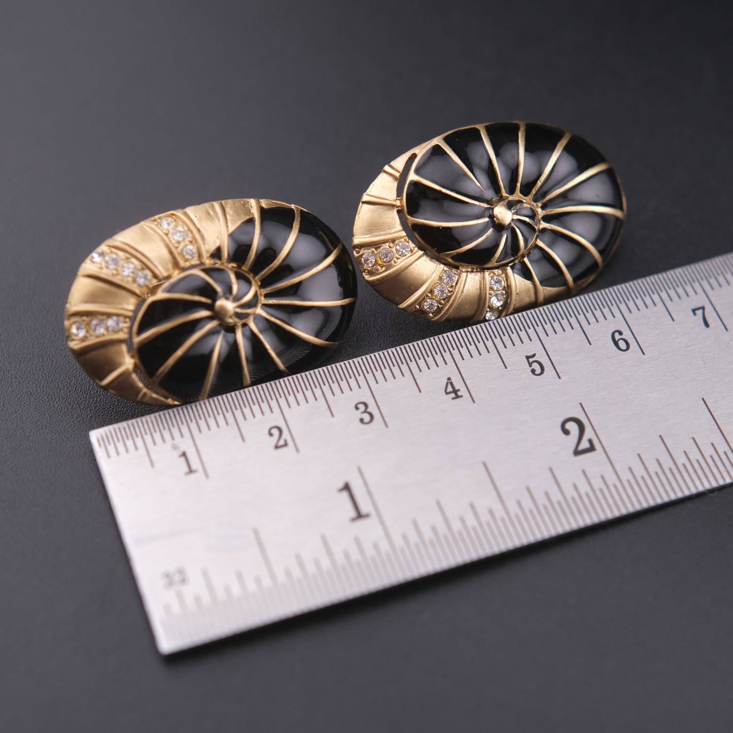 ❤️ Vintage Hanae Mori Nautilus Shell Clip-On Earrings Black Enamel Gold Tone Rhinestone Spiral Earrings