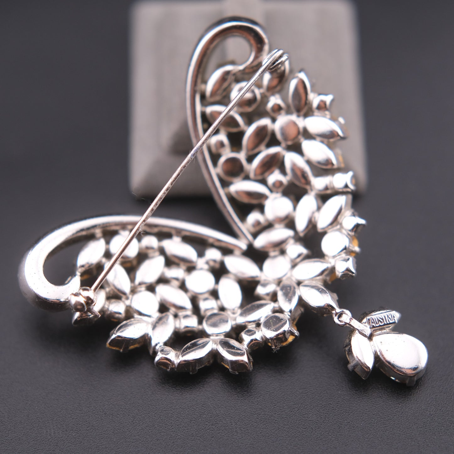 ❤️ Vintage Austria Rhinestone Wing Design Brooch with Dangling Drop