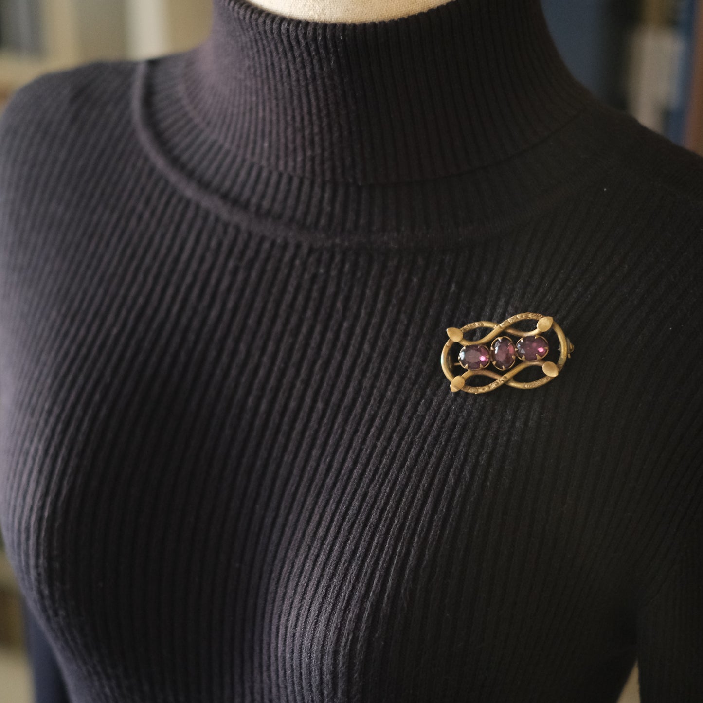 ❤️ Antique Victorian c.1900 Eternal Love Celtic Knot Brooch with Garnet-Red Paste Stones