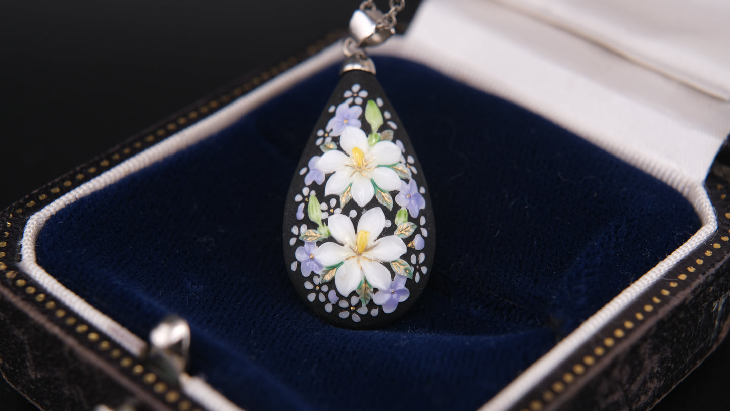 Vintage Toshikane Japan 2-Sided Porcelain Floral Teardrop Pendant Necklace – Hand-Painted Black & White Blossom Motif
