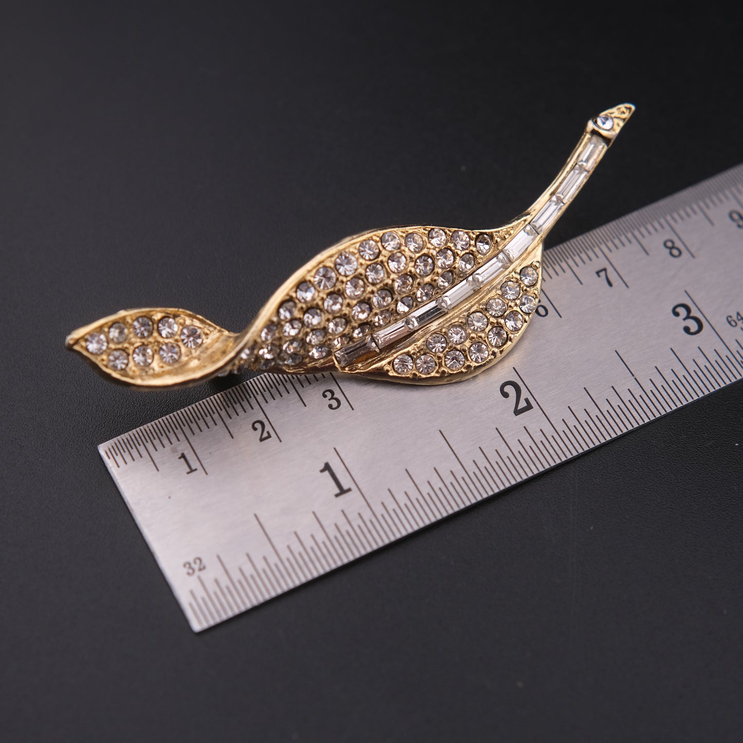 ❤️ Vintage Gold-Tone Rhinestone Leaf Brooch | Elegant Botanical Brooch