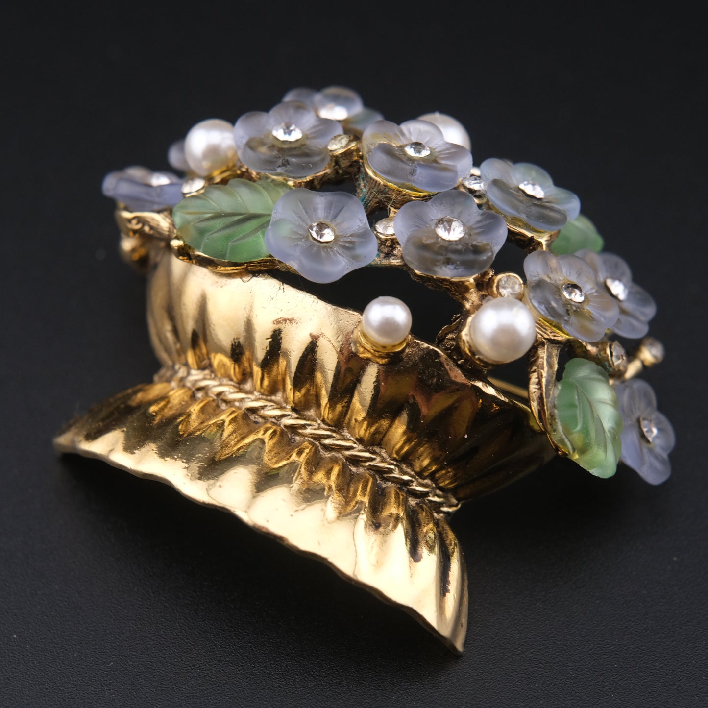 Gold Tone Vintage 3D Lucite Bouquet Of Flowers In Vase Brooch Pin