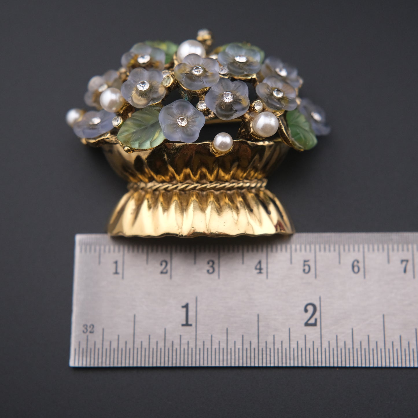 Gold Tone Vintage 3D Lucite Bouquet Of Flowers In Vase Brooch Pin