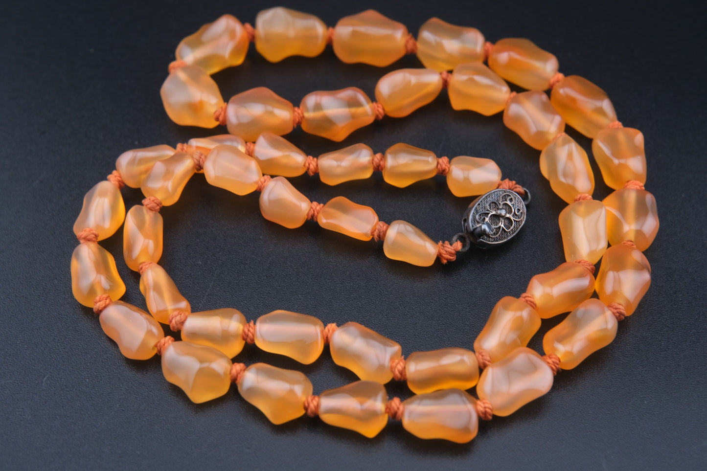 ✨ Chinese Vintage Carnelian Necklace – Hand-Knotted Natural Gemstone with Silver Filigree Clasp ✨