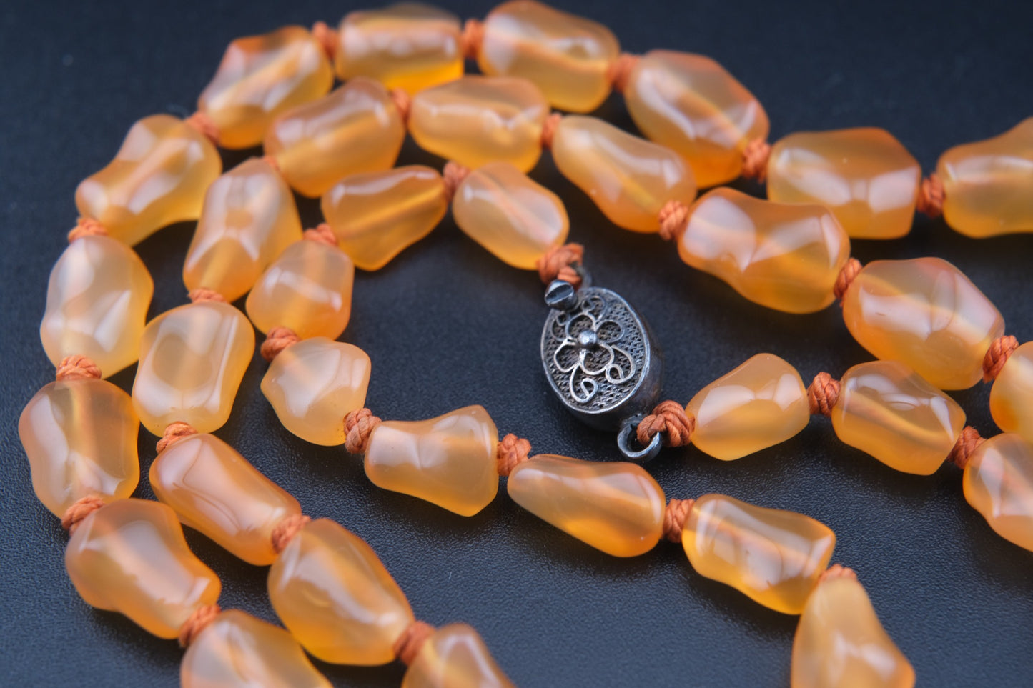 ✨ Chinese Vintage Carnelian Necklace – Hand-Knotted Natural Gemstone with Silver Filigree Clasp ✨