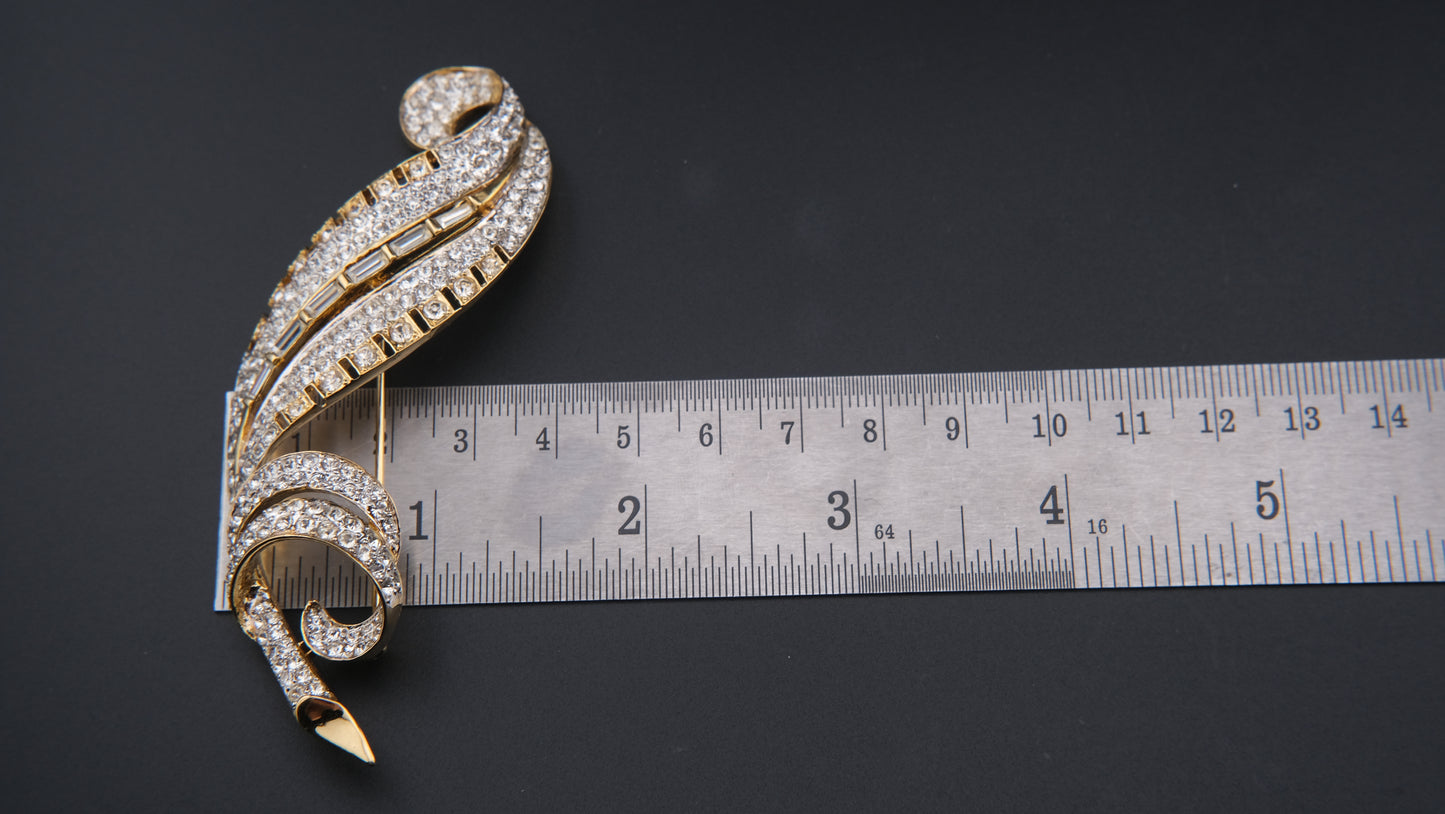 Vintage Nina Ricci Paris Leaf Brooch – Gold-Tone with Clear Round & Baguette Rhinestones