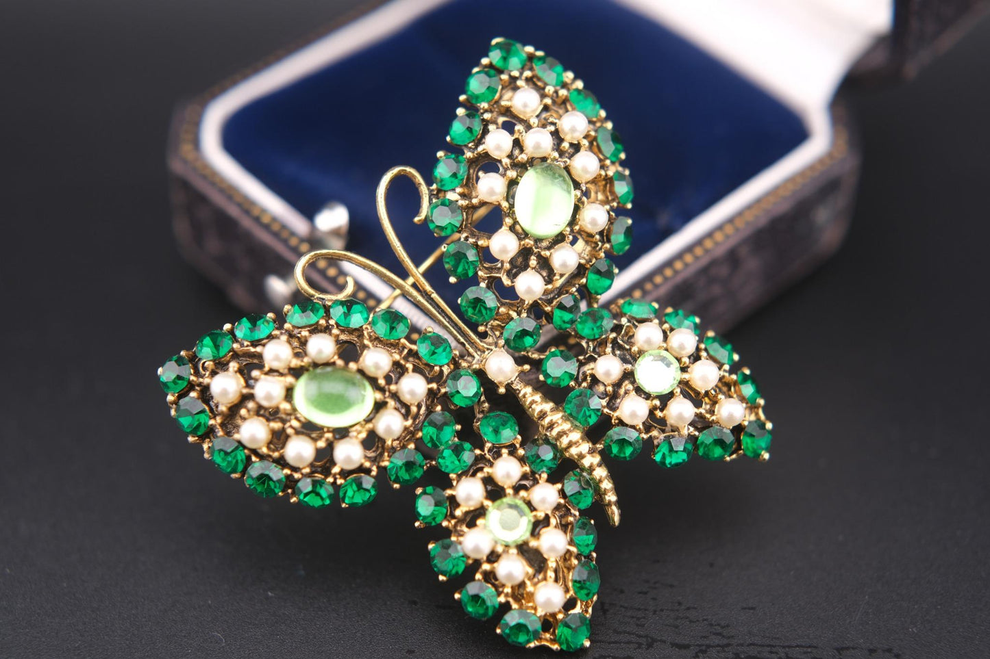 Vintage Weiss Butterfly Brooch – Green Rhinestones & Faux Pearls in Gold Tone