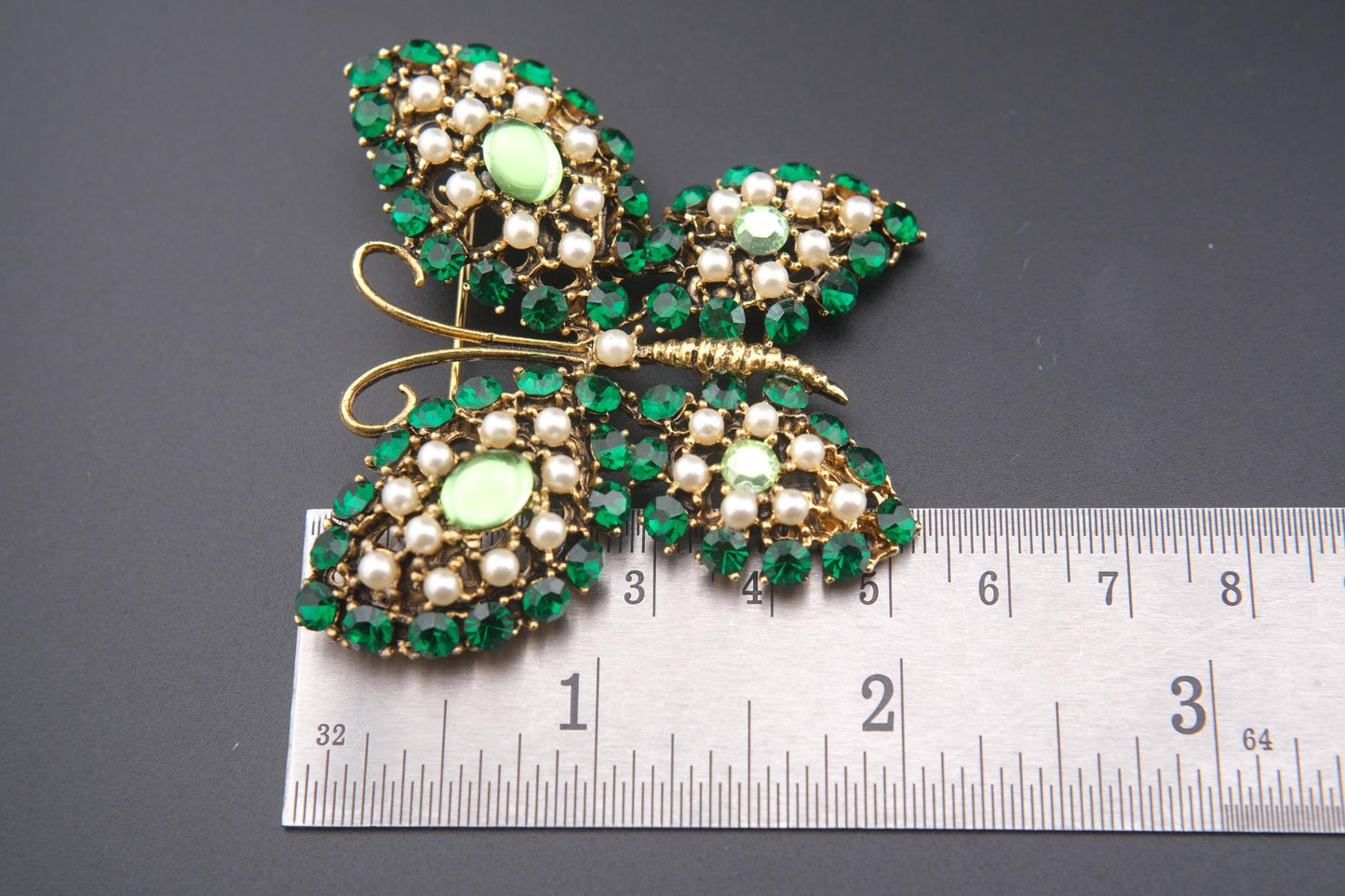 Vintage Weiss Butterfly Brooch – Green Rhinestones & Faux Pearls in Gold Tone