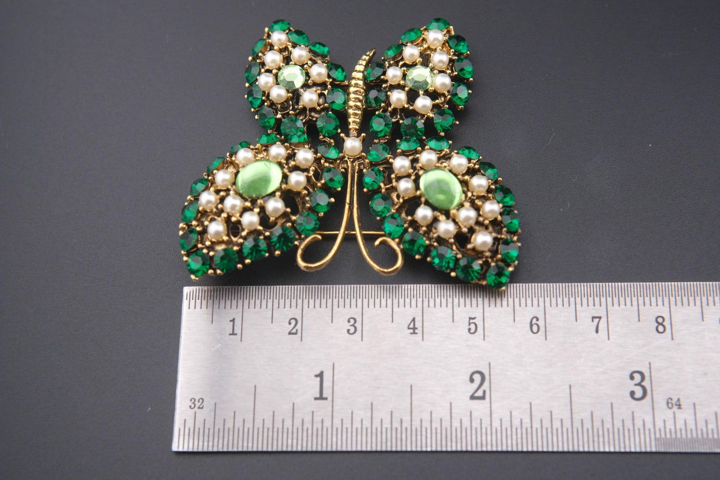 Vintage Weiss Butterfly Brooch – Green Rhinestones & Faux Pearls in Gold Tone