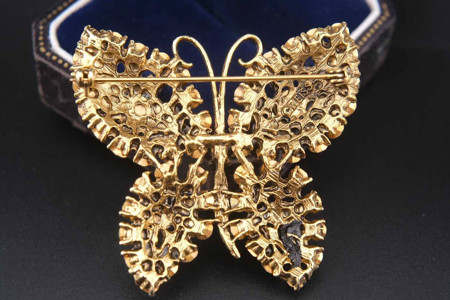 Vintage Weiss Butterfly Brooch – Green Rhinestones & Faux Pearls in Gold Tone