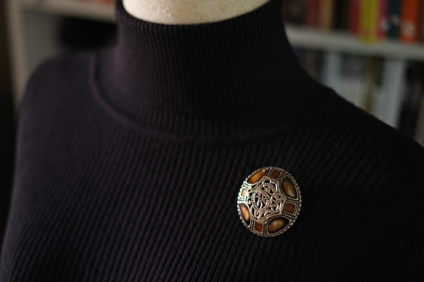 ❤️ Miracle Celtic Revival Brooch – Pale Gold-Tone with Amber Glass Inlays
