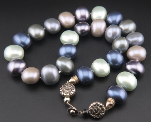 ❤️ Vintage Multicolor Faux Pearl Necklace – Near-Round Beads with Silver Clasp