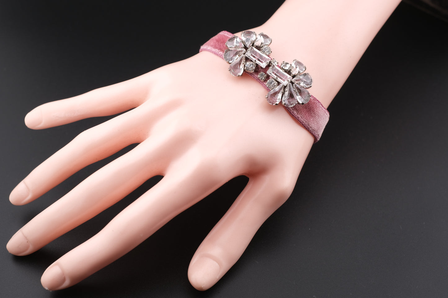 Rada Pink Velvet & Crystal Jewelry Set – Necklace and Bracelet