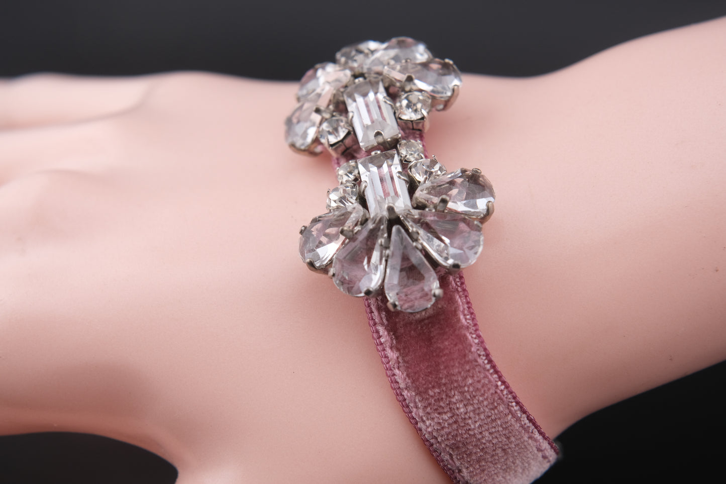 Rada Pink Velvet & Crystal Jewelry Set – Necklace and Bracelet