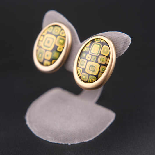 ❤️ Vintage AMY Clip-On Earrings – Gold Tone with Green Geometric Cabochon