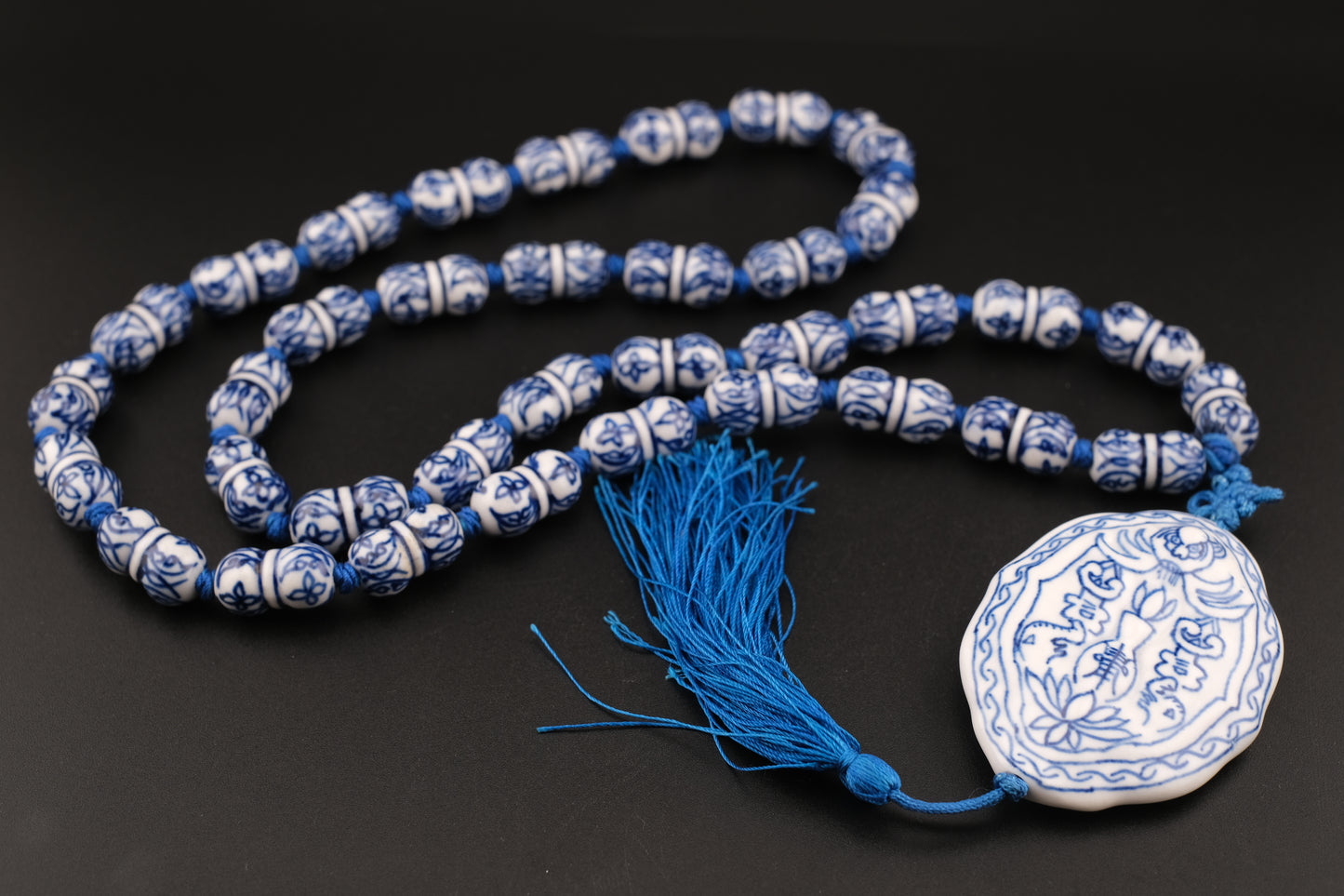 Vintage Chinese Blue & White Porcelain Pendant Necklace – Silk Knotted Dumbbell Beads with Tassel