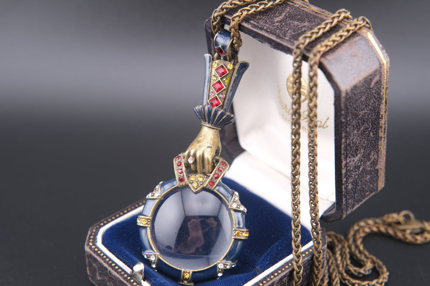 Vintage Sweet Romance USA Hand-Holding Loupe Pendant Necklace