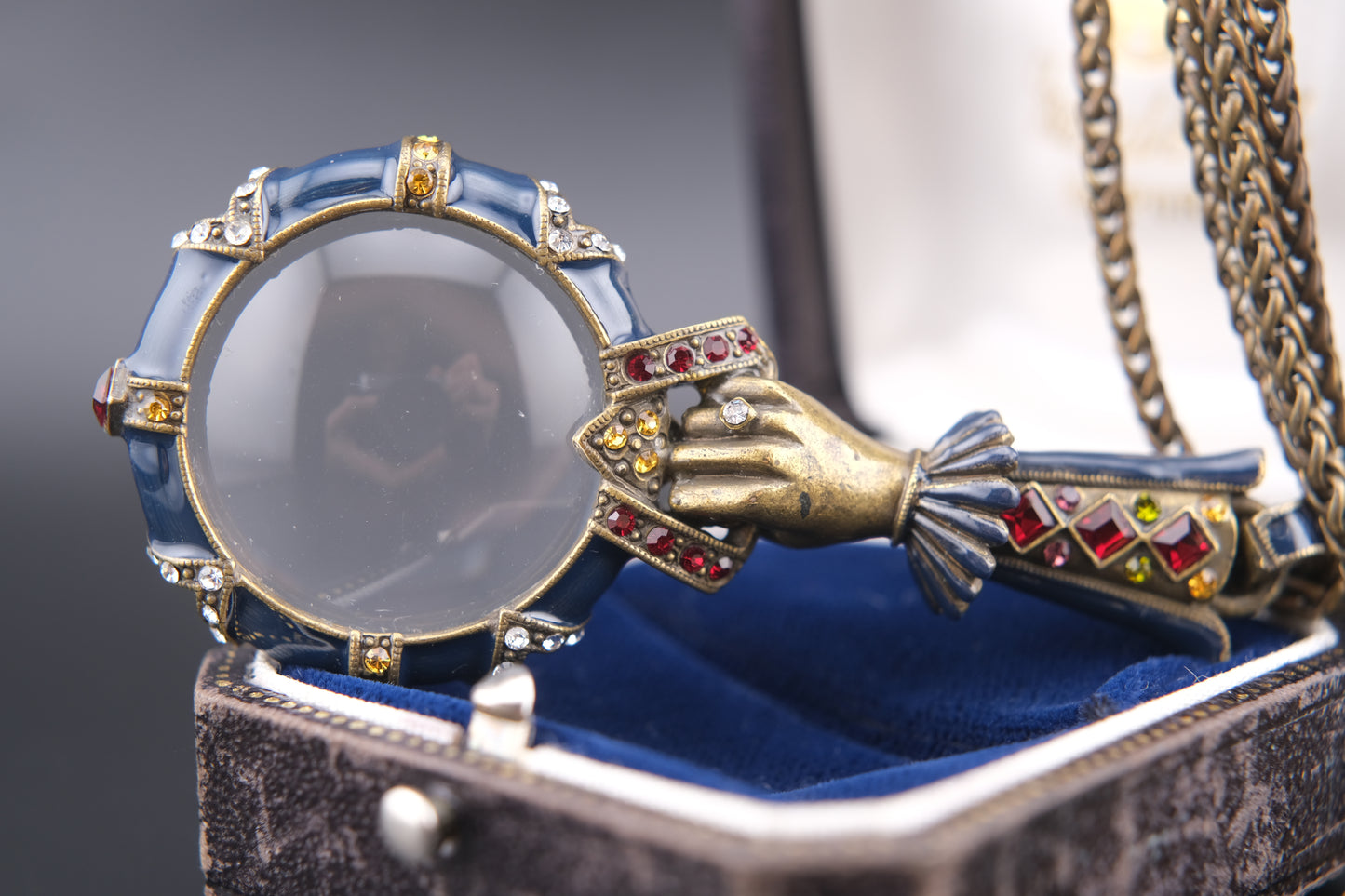 Vintage Sweet Romance USA Hand-Holding Loupe Pendant Necklace