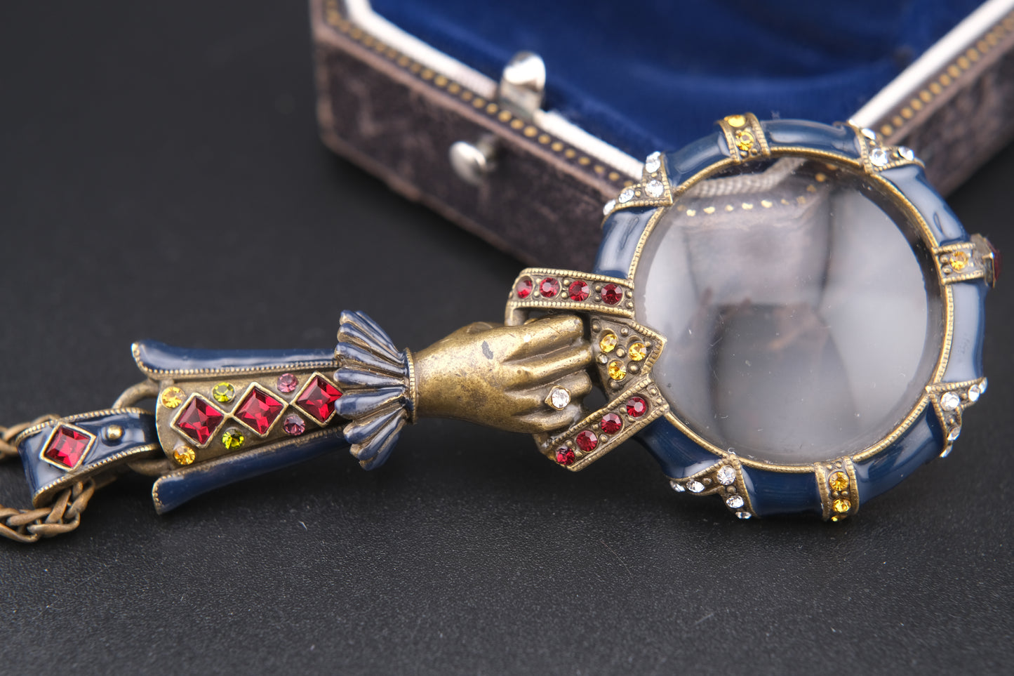 Vintage Sweet Romance USA Hand-Holding Loupe Pendant Necklace