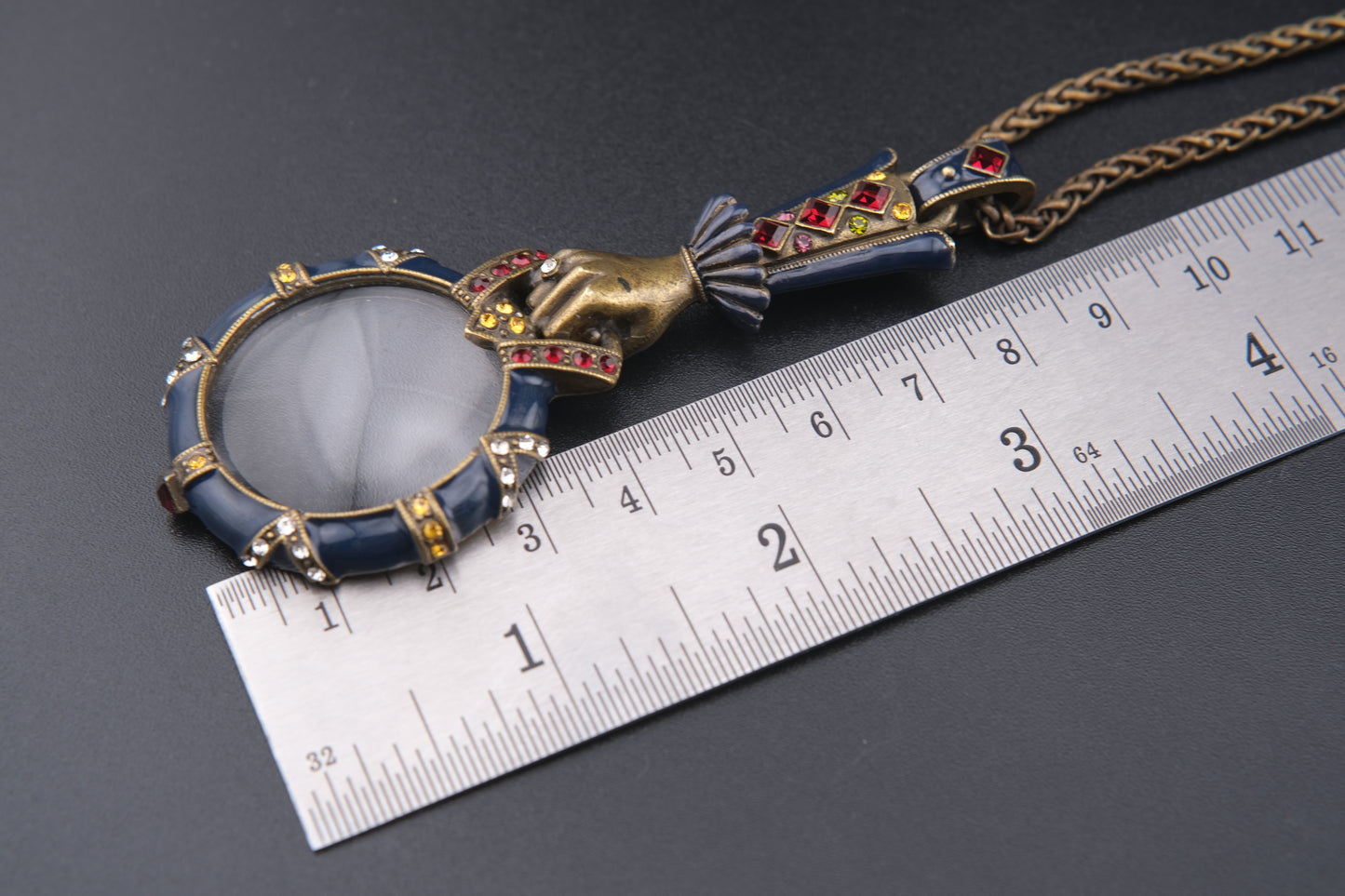 Vintage Sweet Romance USA Hand-Holding Loupe Pendant Necklace