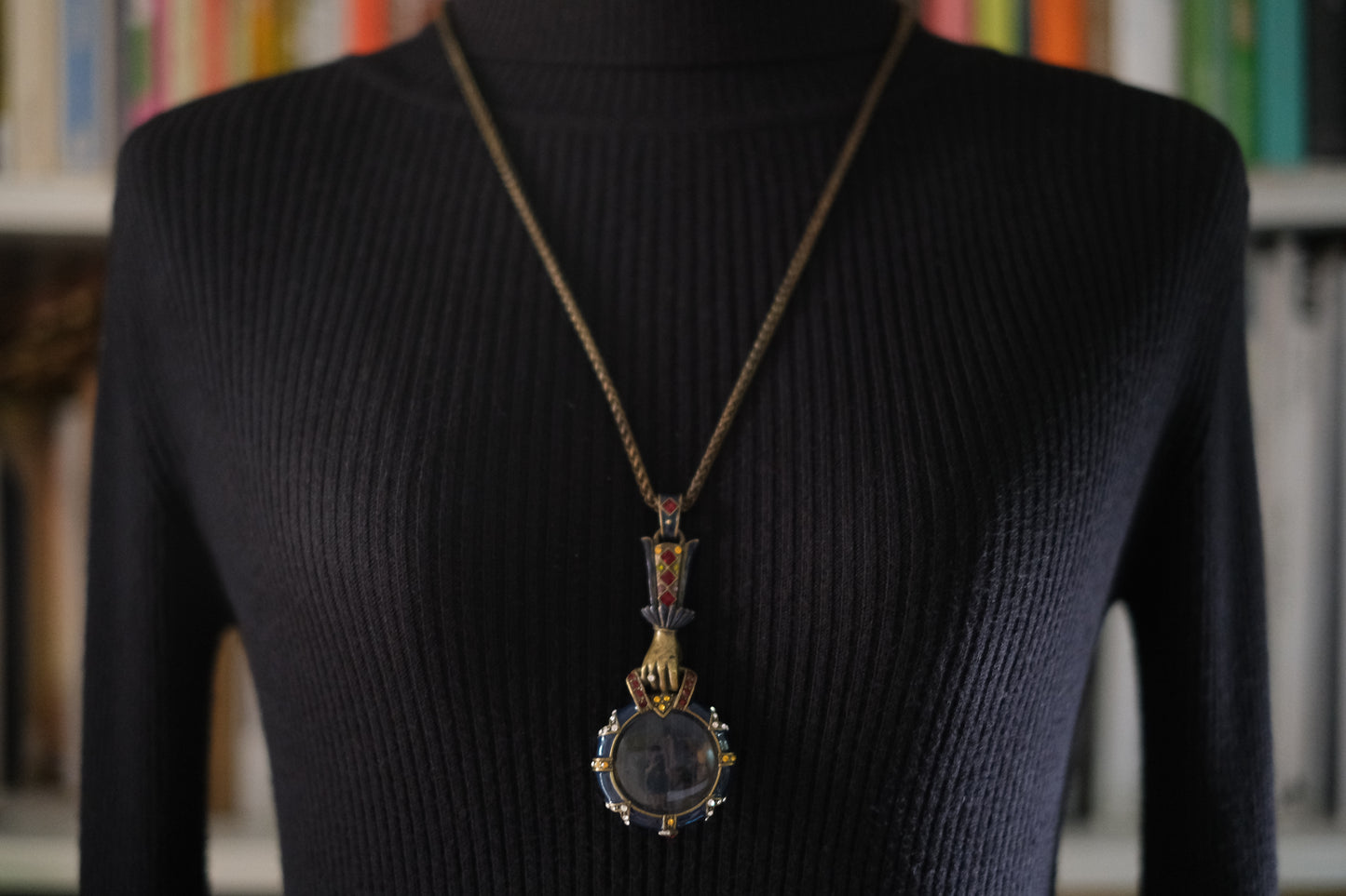 Vintage Sweet Romance USA Hand-Holding Loupe Pendant Necklace