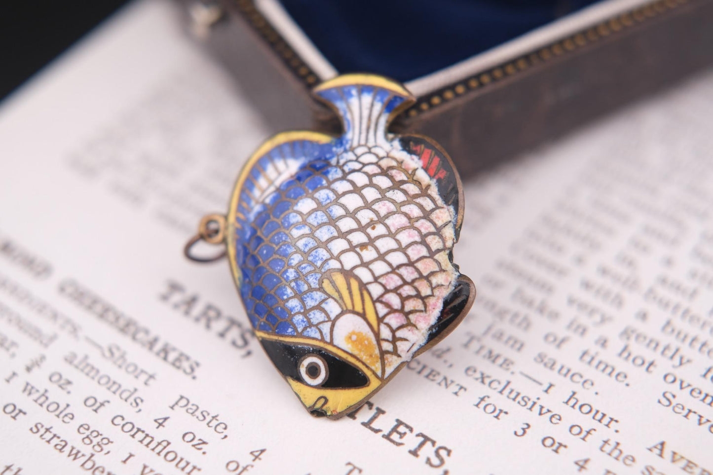 🐟Vintage Cloisonné Enamel Fish Pendant – Double-Sided Hand-Painted Tropical Design