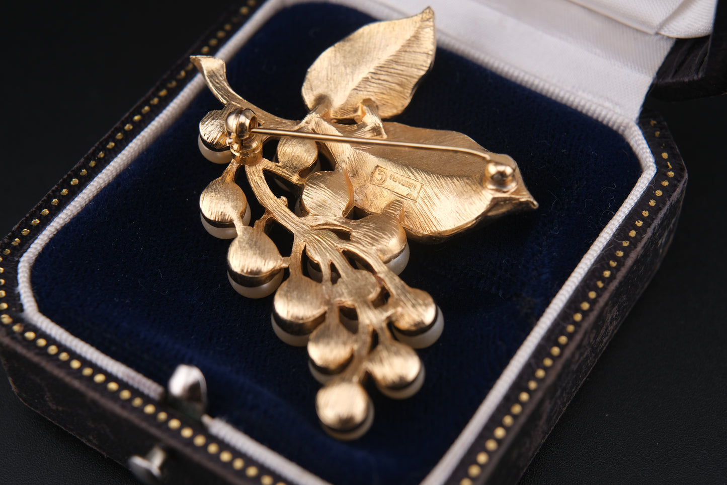 π Vintage Crown Trifari Faux Pearl Grape Cluster Brooch β Gold Tone with Leaf Detail