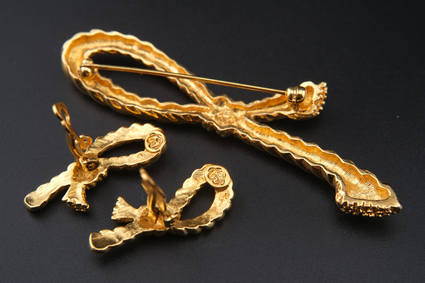 Vintage Crystalline Company (Pranda) Gold-Tone Ribbon Brooch & Clip-On Earrings Set