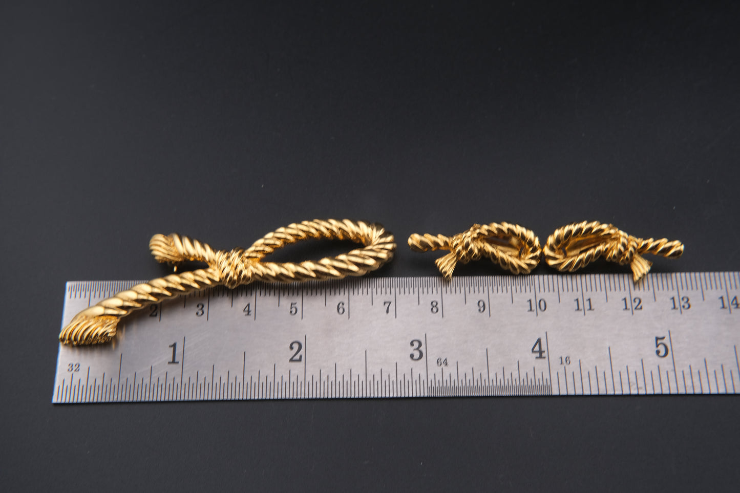 Vintage Crystalline Company (Pranda) Gold-Tone Ribbon Brooch & Clip-On Earrings Set