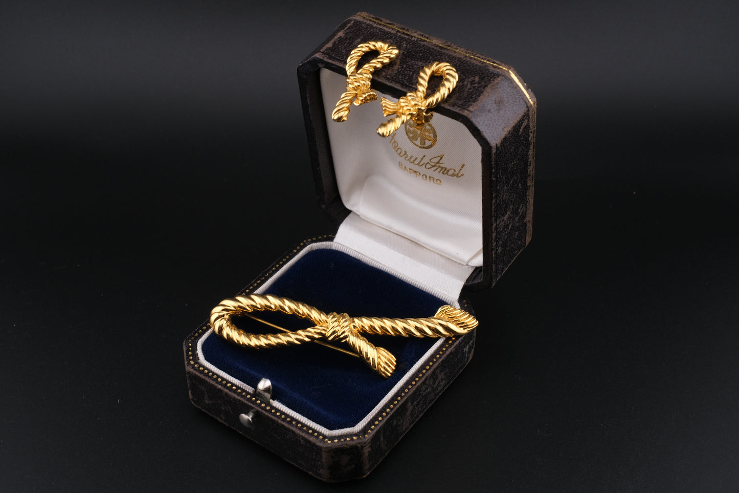 Vintage Crystalline Company (Pranda) Gold-Tone Ribbon Brooch & Clip-On Earrings Set