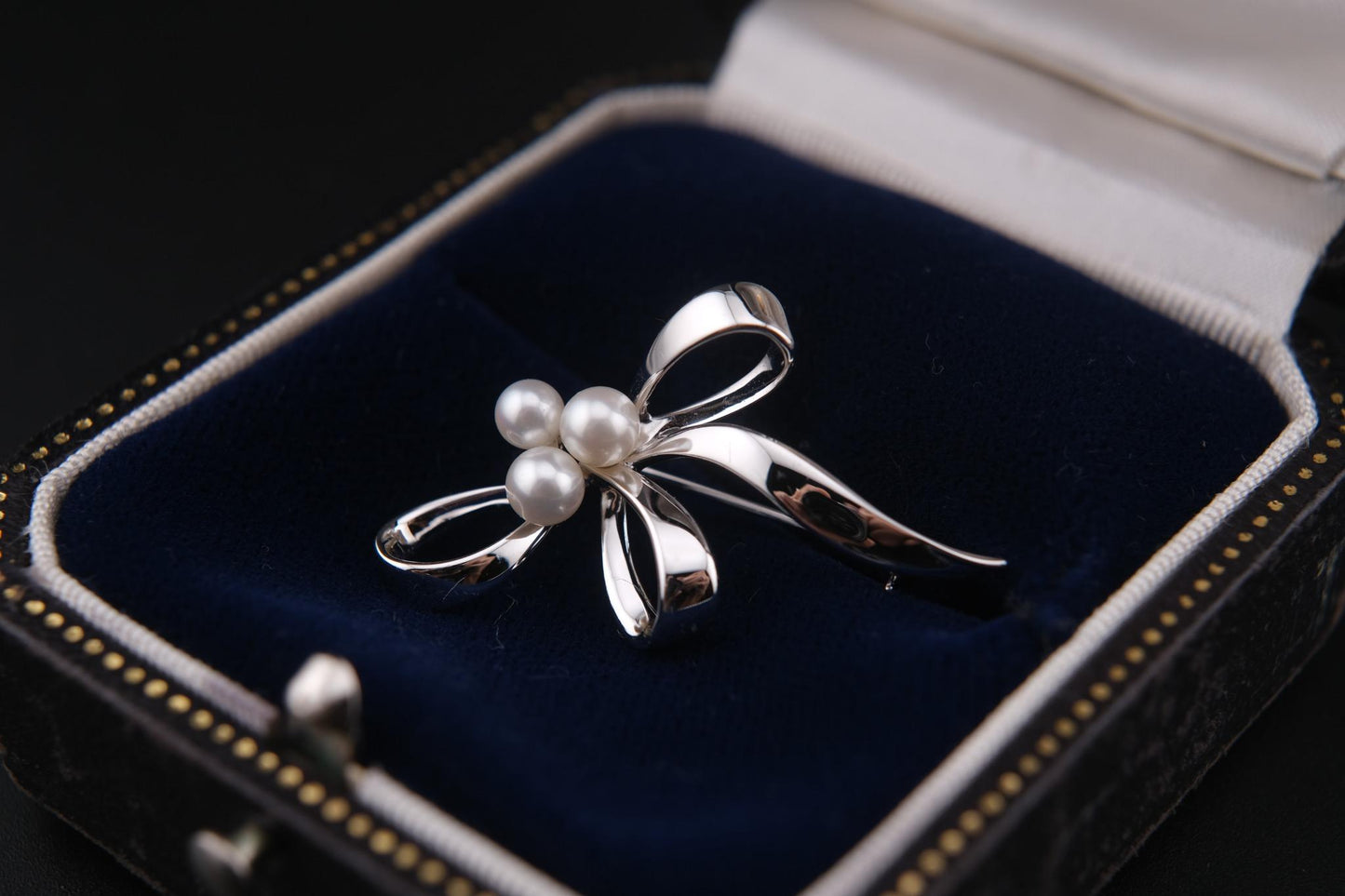 Vintage Mikimoto Bow Brooch – Sterling Silver with Akoya Pearls