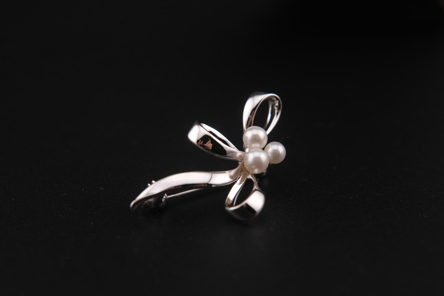 Vintage Mikimoto Bow Brooch – Sterling Silver with Akoya Pearls