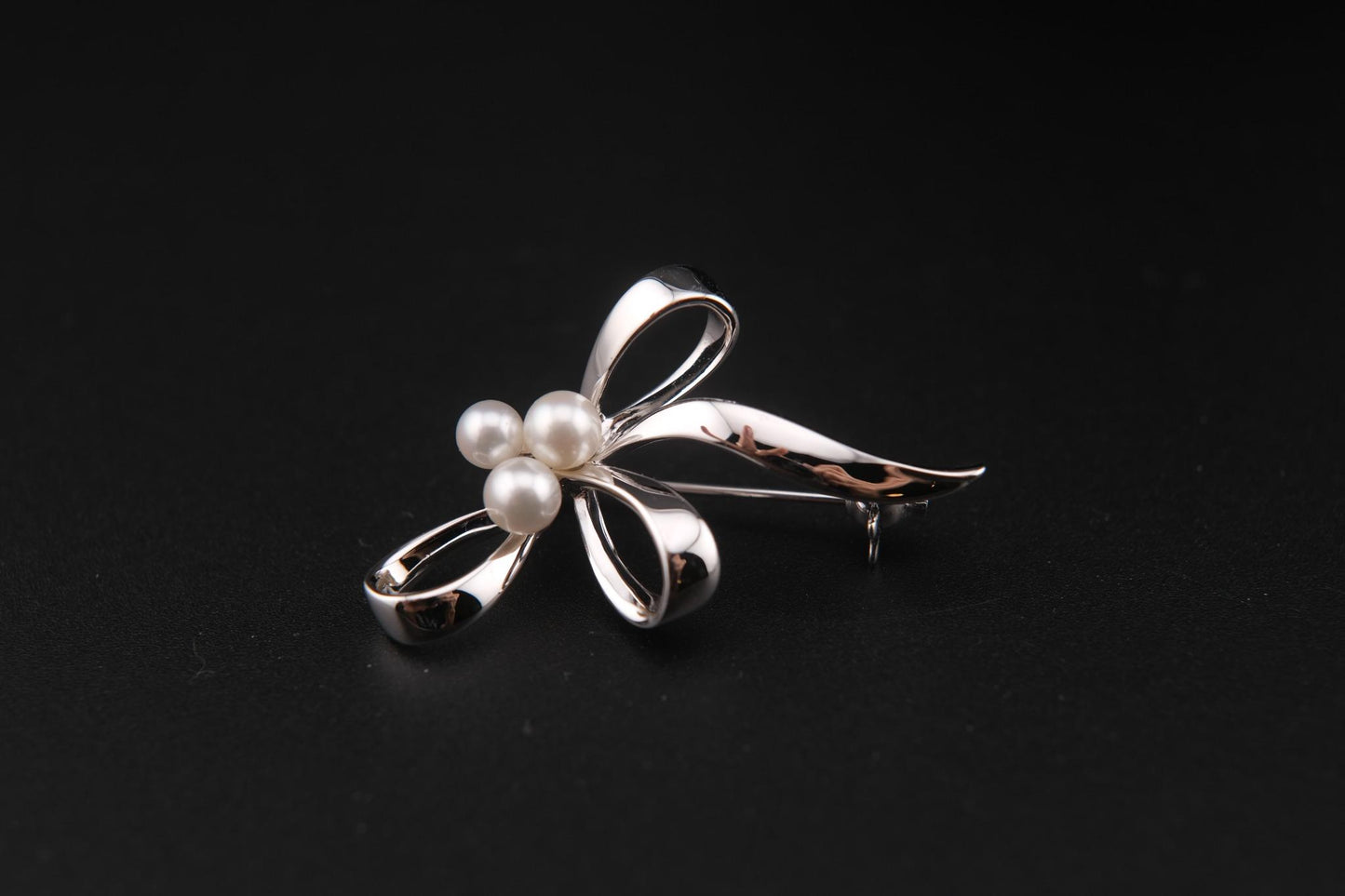 Vintage Mikimoto Bow Brooch – Sterling Silver with Akoya Pearls