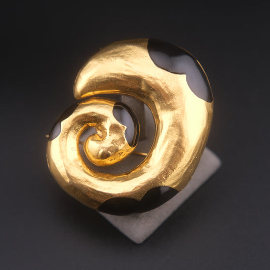 ❤️ Vintage Sevenseas Sculptural Spiral Brooch – Gold Tone with Black Enamel Accent