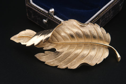 Vintage Crown Trifari Leaf Brooch – Gold-Tone Textured & Polished Finish