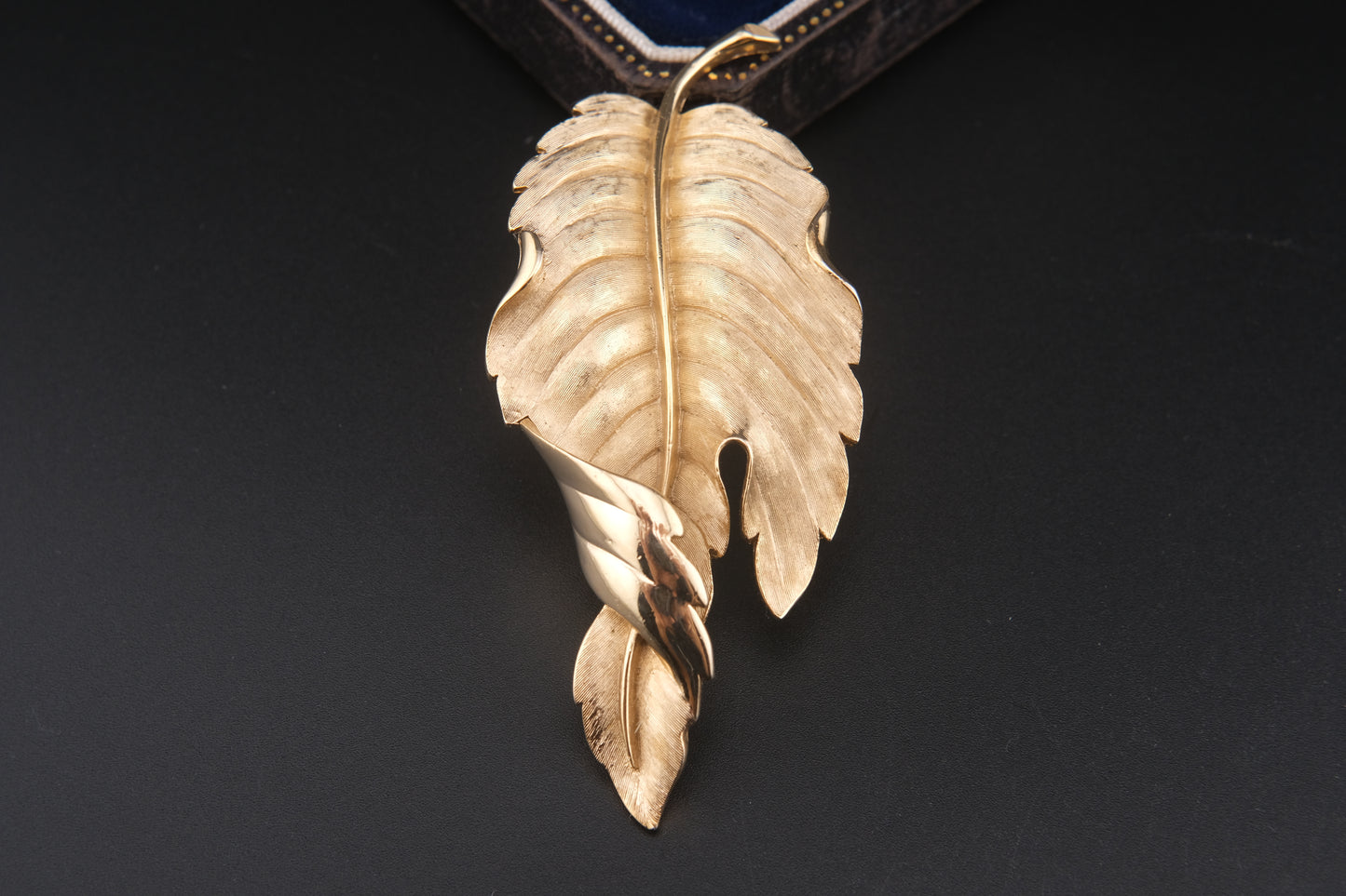 Vintage Crown Trifari Leaf Brooch – Gold-Tone Textured & Polished Finish