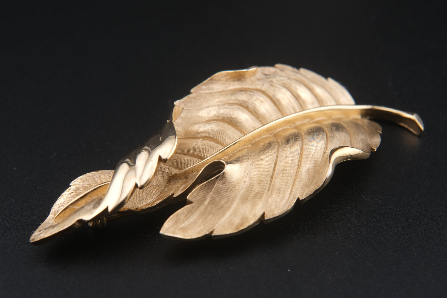 Vintage Crown Trifari Leaf Brooch – Gold-Tone Textured & Polished Finish
