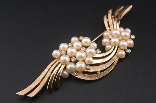 Vintage Crown Trifari Faux Pearl Brooch – Gold-Tone Swirl with Rhinestone Accents (1950s–60s)