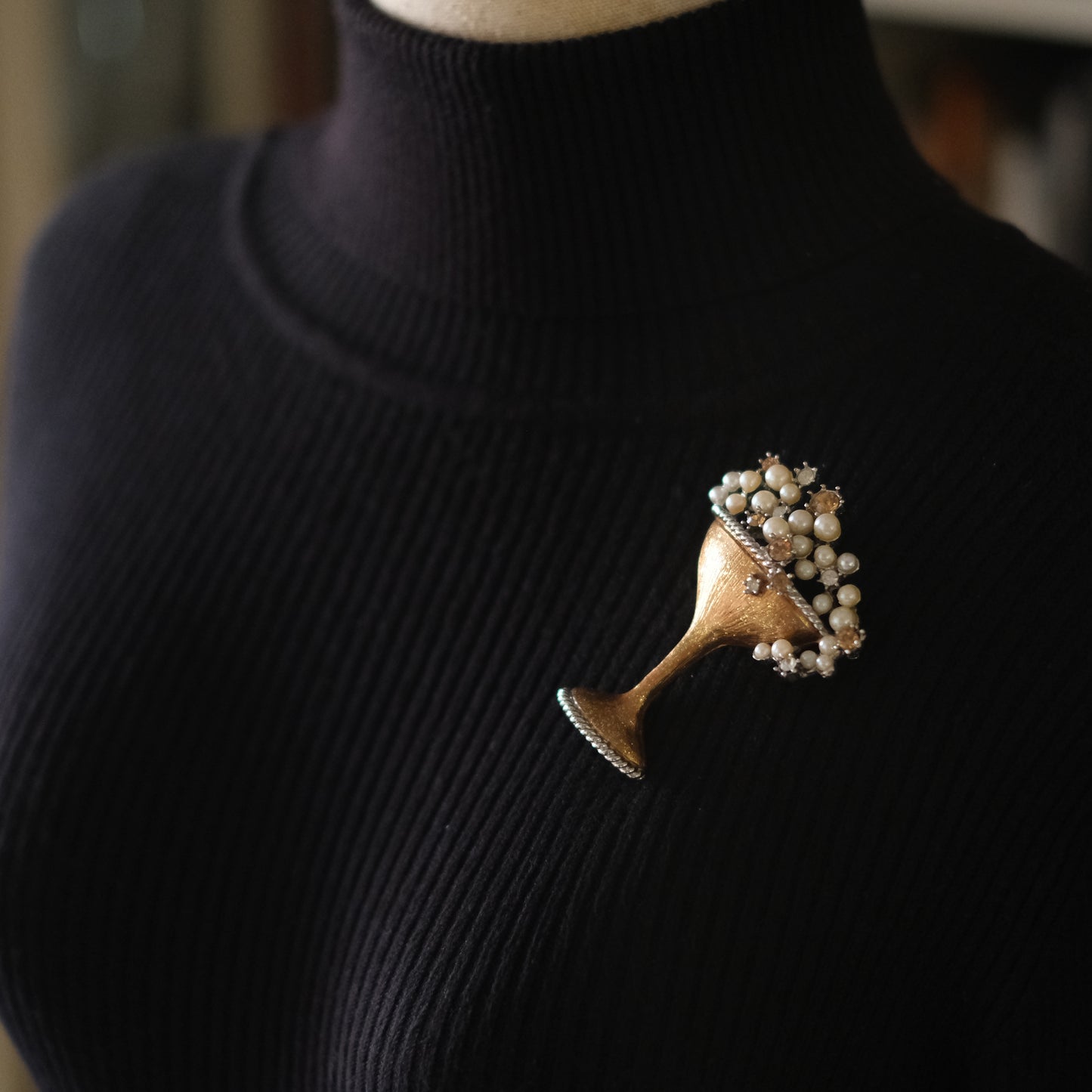 ❤️ Vintage Graziano 2000 Champagne Glass Brooch Faux Pearl Austrian Crystal Gold Enamel Millennium Celebration Pin