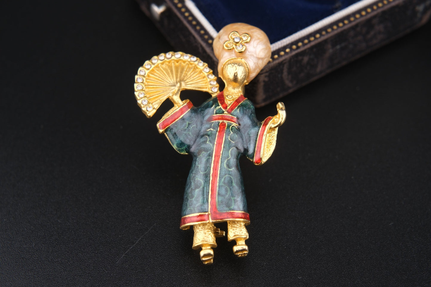 Graceful Fan Dancer Brooch – Unsigned CINER Style – Enamel & Rhinestone Figural Pin