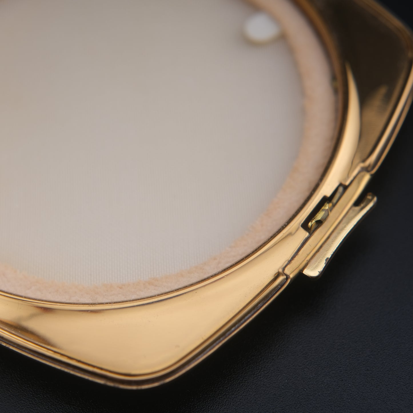 Vintage 1950s Melissa Made in England brass Compact for Powder with Floral