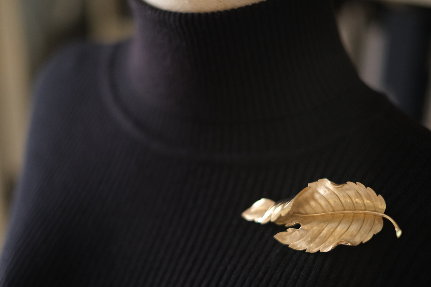 Vintage Crown Trifari Leaf Brooch – Gold-Tone Textured & Polished Finish