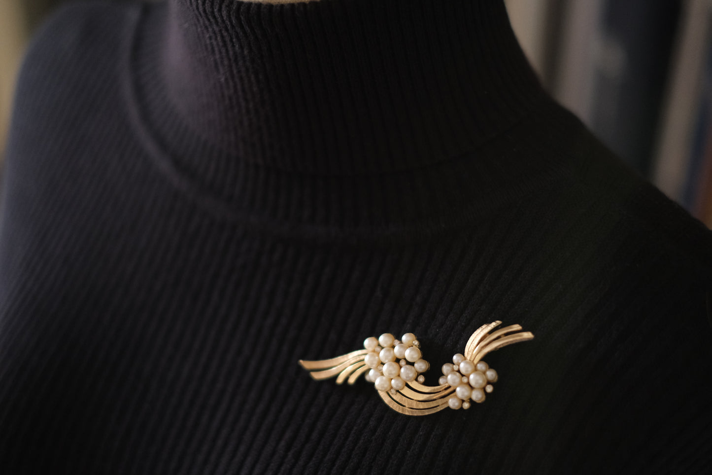 Vintage Crown Trifari Faux Pearl Brooch – Gold-Tone Swirl with Rhinestone Accents (1950s–60s)