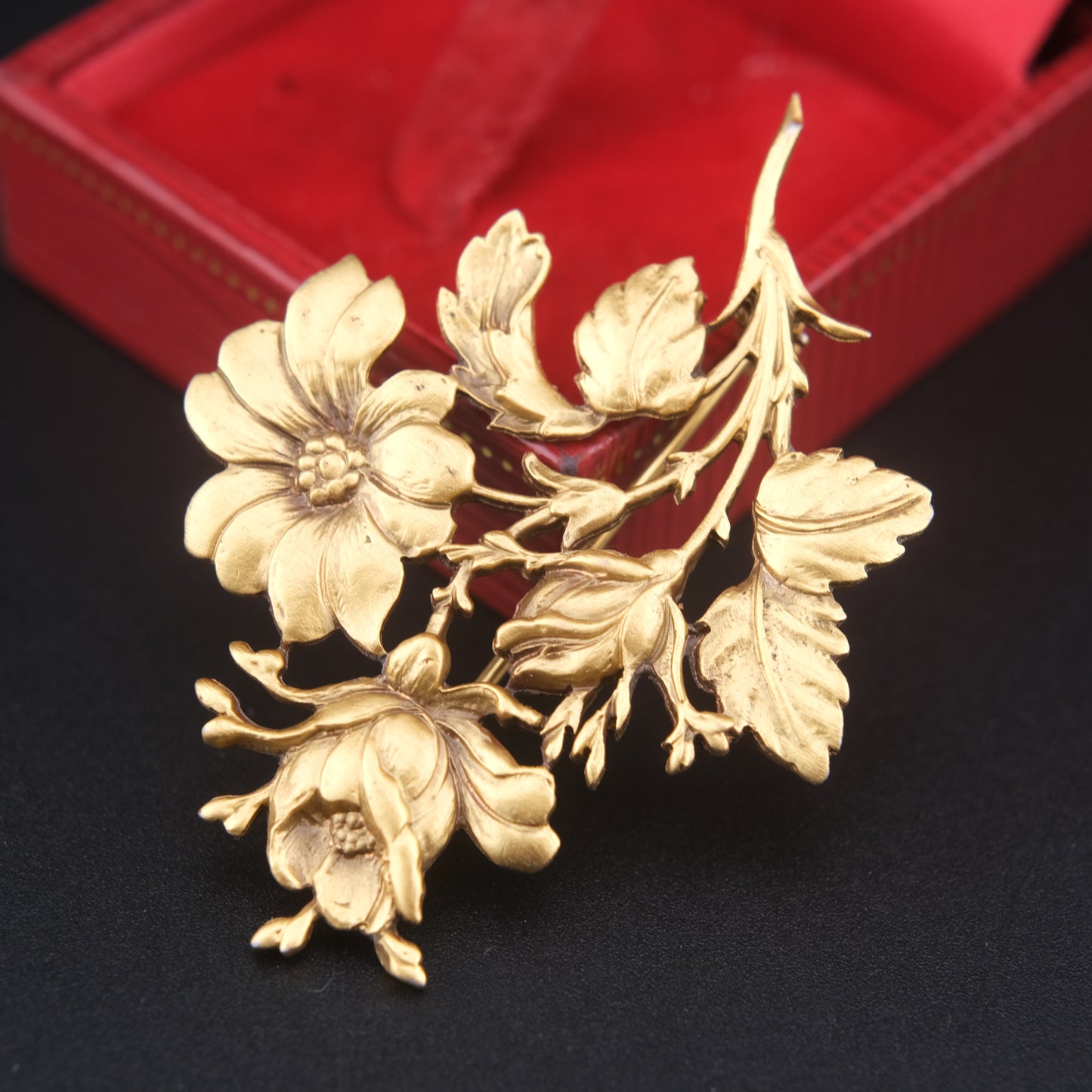 Vintage Gold-Tone Floral Brooch – Textured Flower & Leaf Design