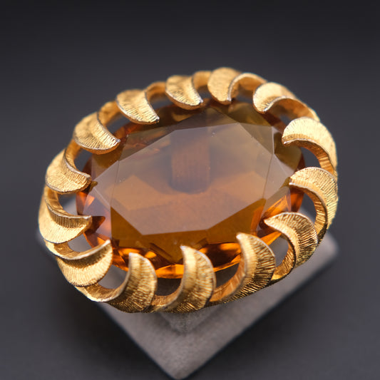 ❤️ Vintage Amber Glass Statement Brooch – Gold-Tone Textured Crescent Frame
