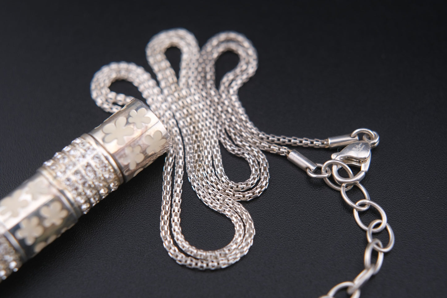 Vintage Folli Follie Silver Tone Lariat Necklace with Crystal and Enamel Floral Pendant – Adjustable Y Drop – Signed with Warranty Card