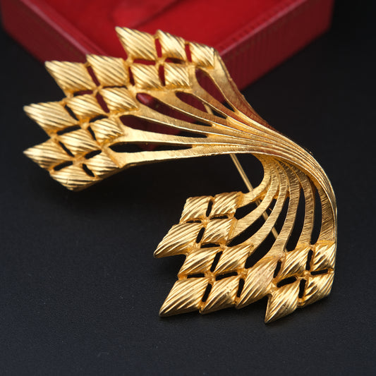 Sculptural Gold-Tone Monet Brooch – Fan Spray Textured Design