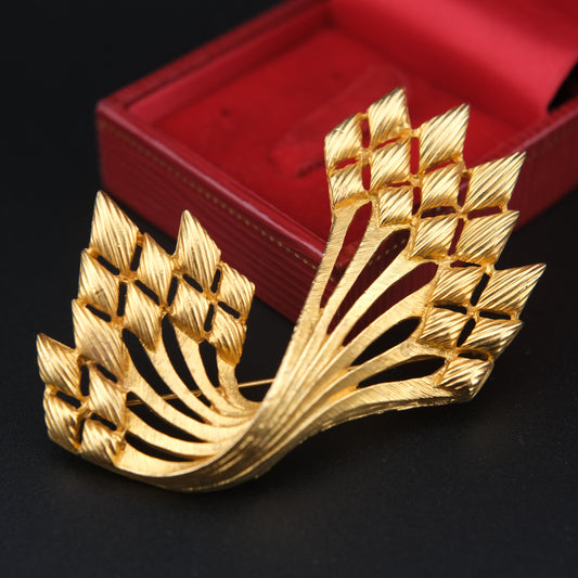 Sculptural Gold-Tone Monet Brooch – Fan Spray Textured Design